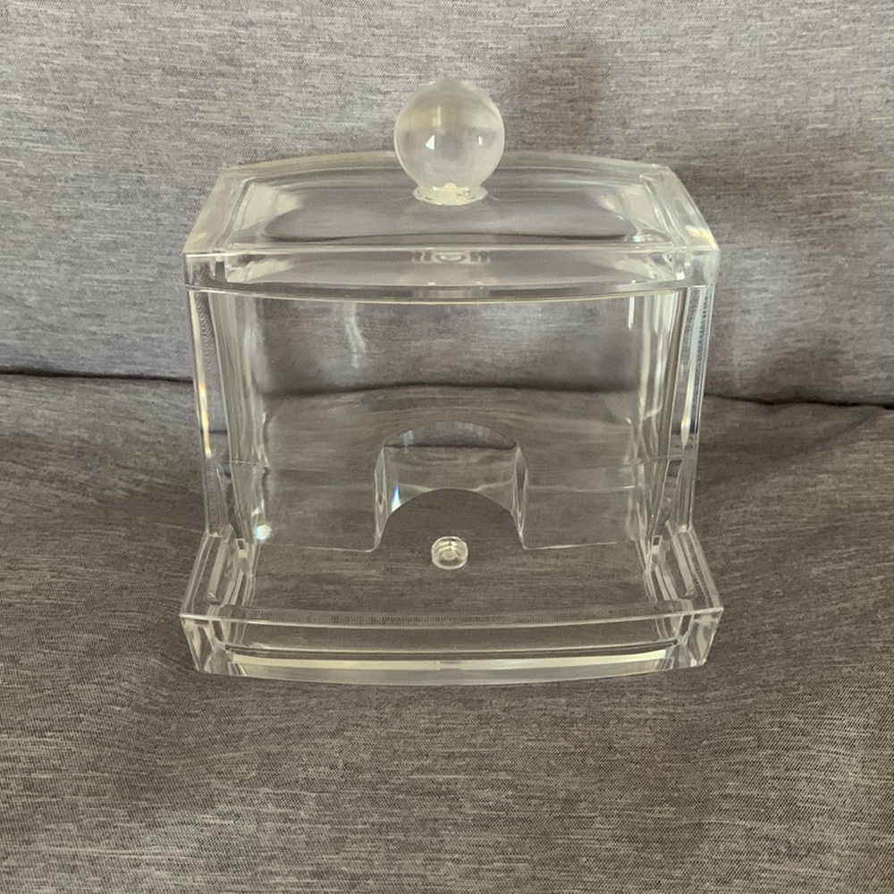 Qtip holder/dispenser L 3’6 x H 3’9 x  W 2’8